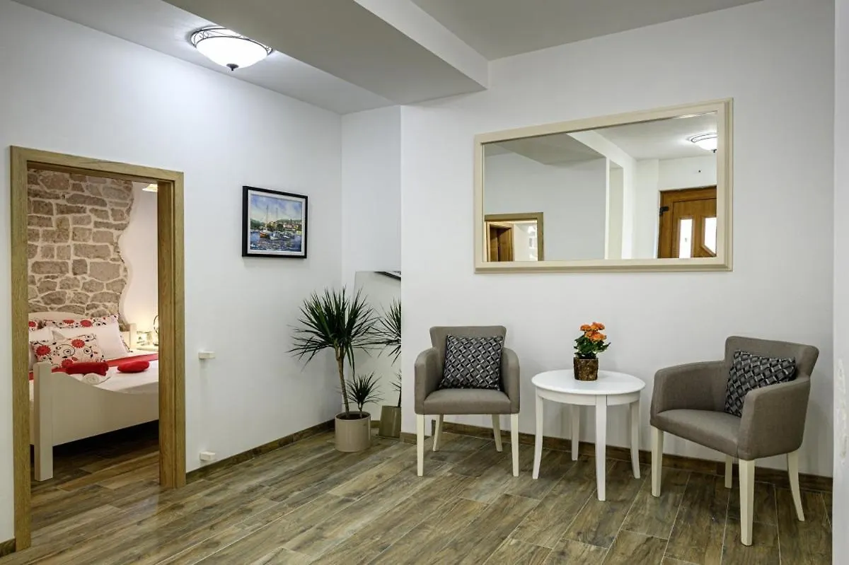 Villa Dajana In Zajci - Haus Fuer 8-10 Personen Potpican