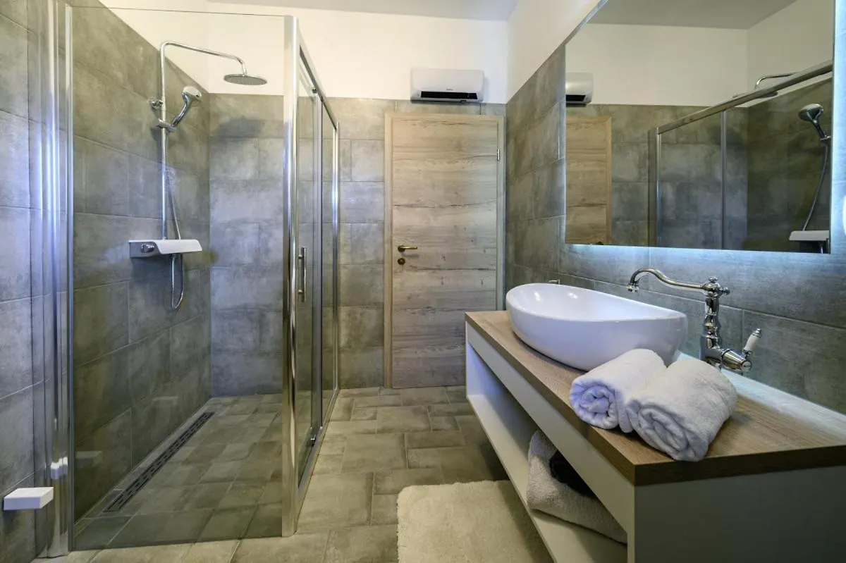Villa Dajana In Zajci - Haus Fuer 8-10 Personen Potpican