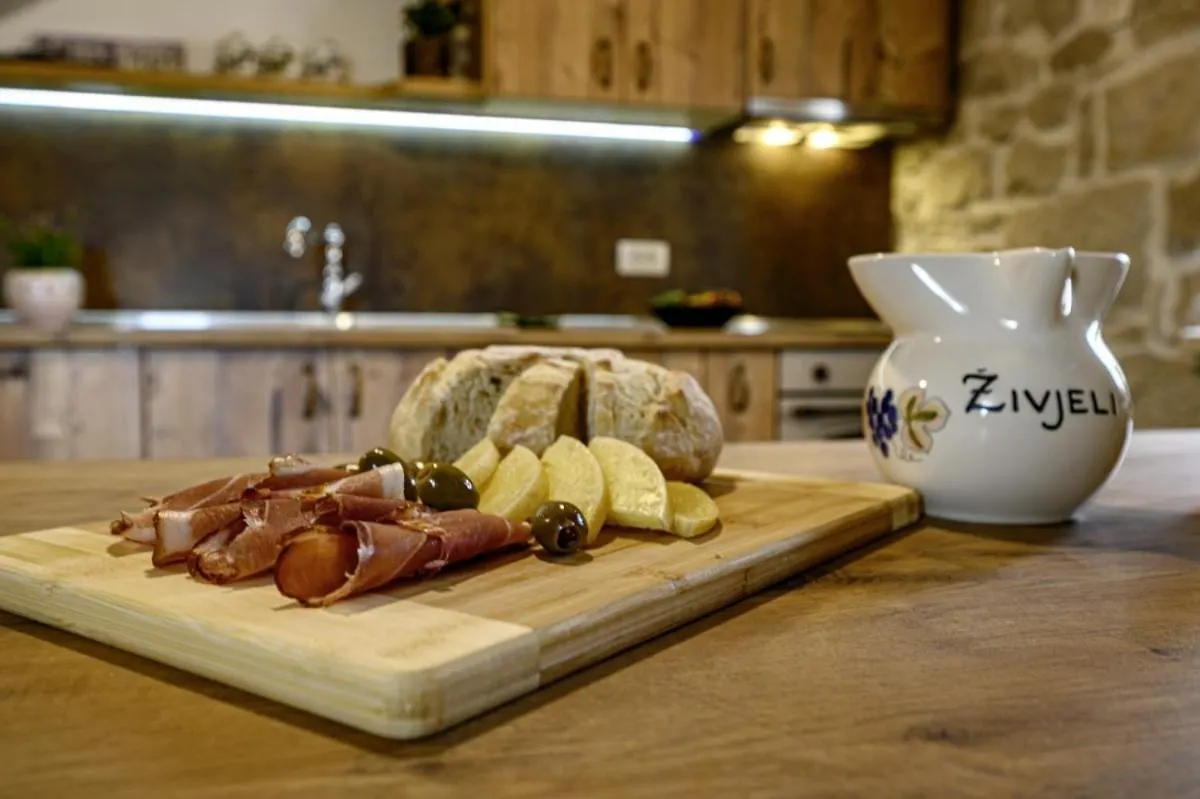 Villa Dajana In Zajci - Haus Fuer 8-10 Personen Potpican Croatia