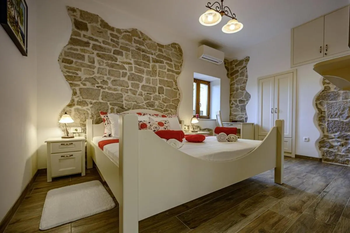 Villa Dajana In Zajci - Haus Fuer 8-10 Personen Potpican Croatia