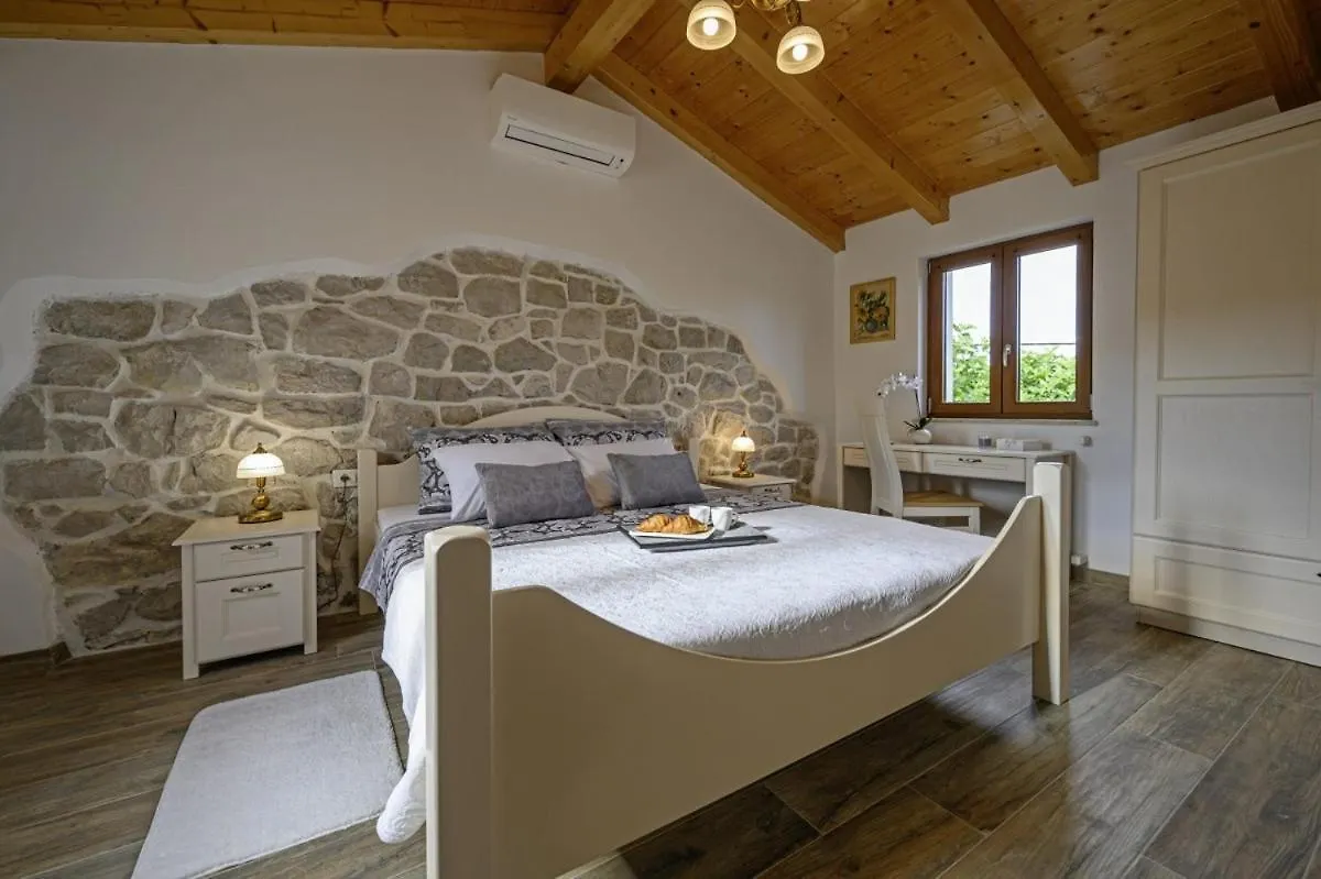 Villa Dajana In Zajci - Haus Fuer 8-10 Personen Potpican