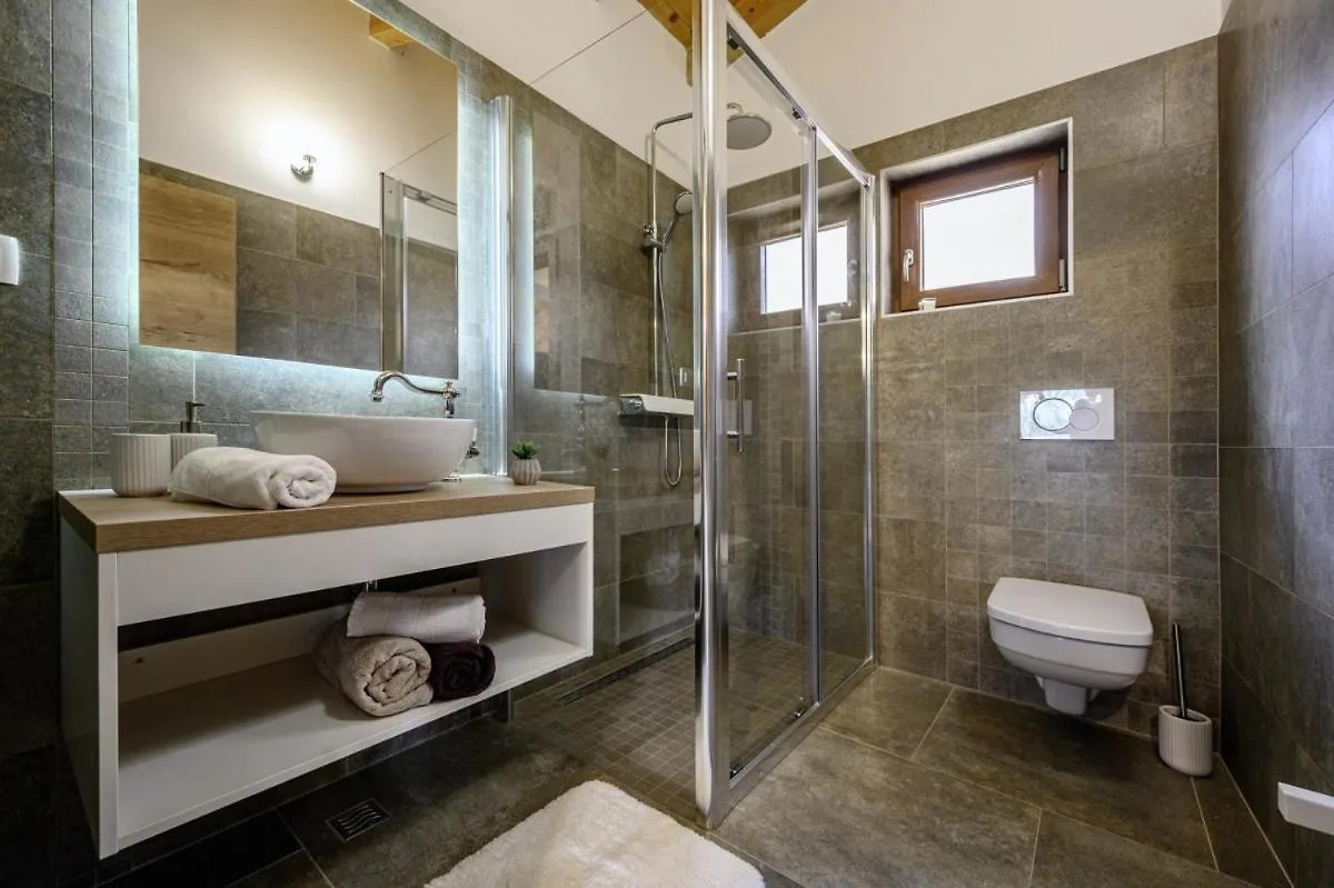 Villa Dajana In Zajci - Haus Fuer 8-10 Personen Potpican