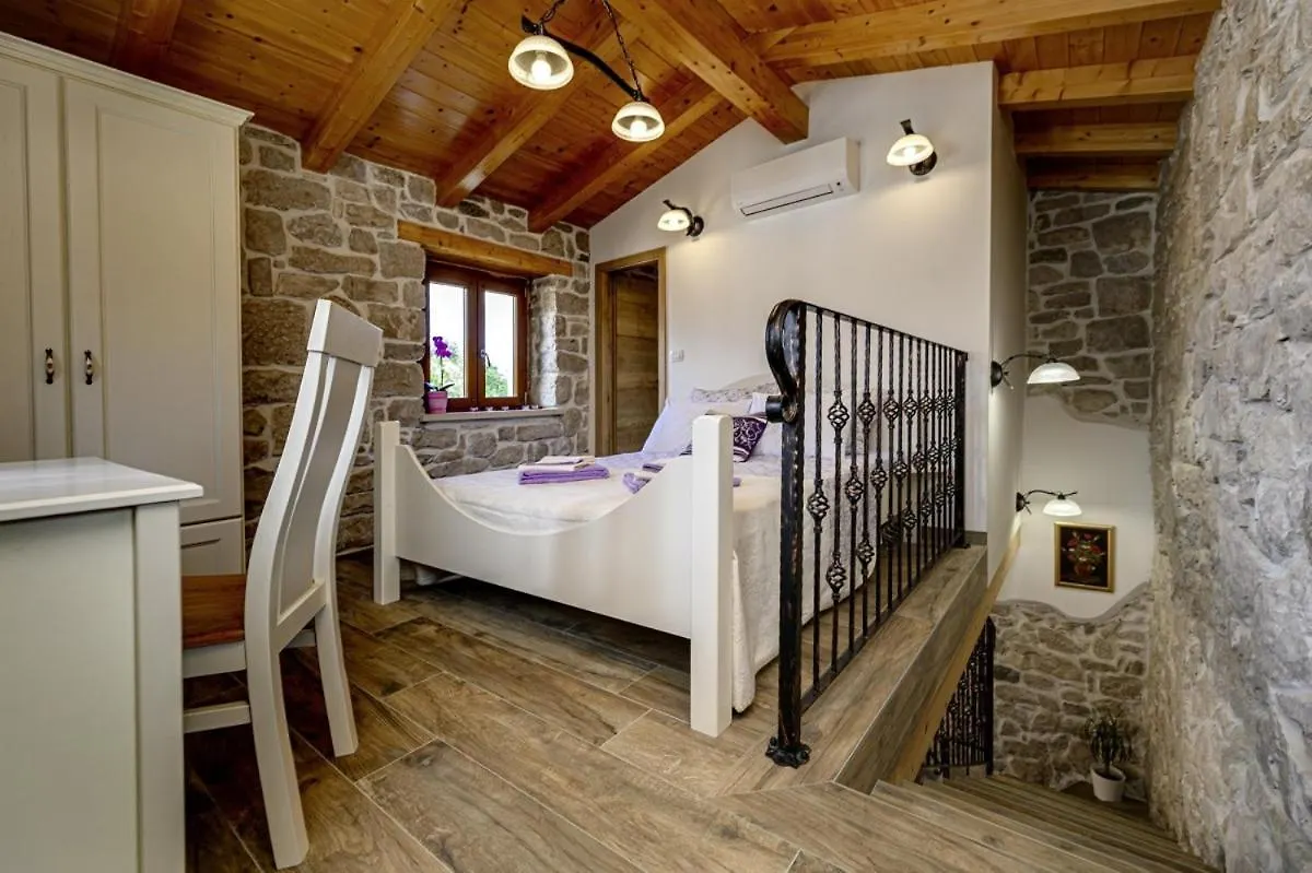 Villa Dajana In Zajci - Haus Fuer 8-10 Personen Potpican