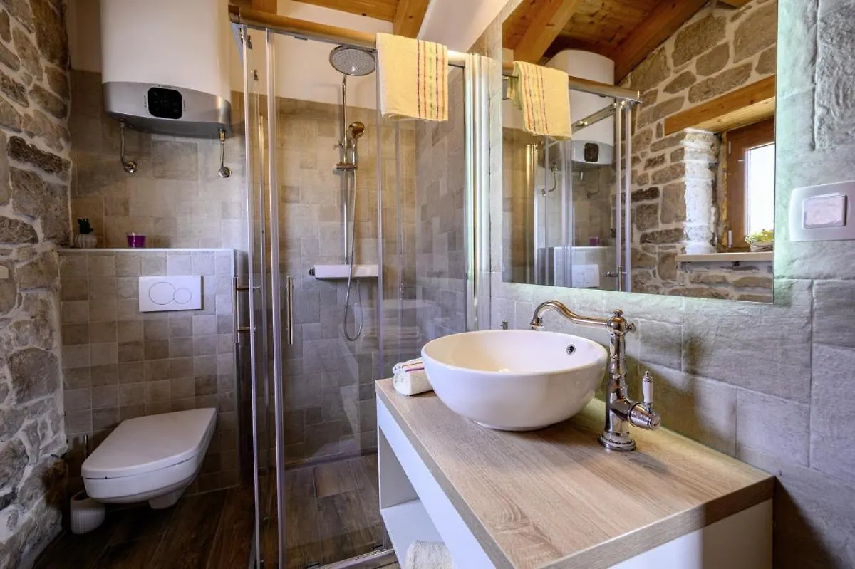 Villa Dajana In Zajci - Haus Fuer 8-10 Personen Potpican