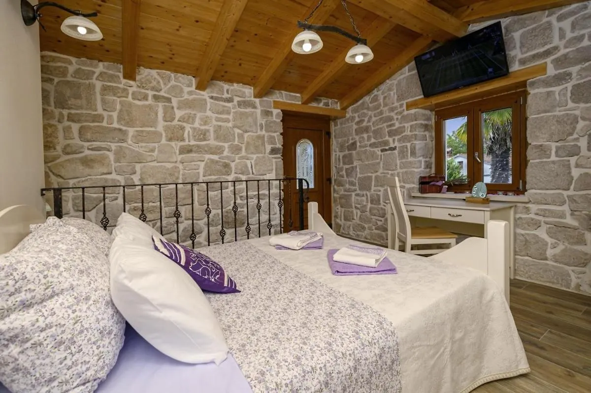 Villa Dajana In Zajci - Haus Fuer 8-10 Personen Potpican