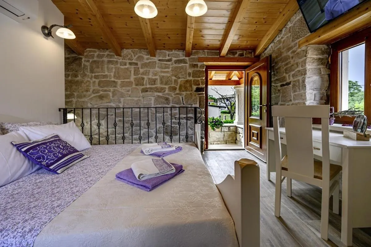 Villa Dajana In Zajci - Haus Fuer 8-10 Personen Potpican