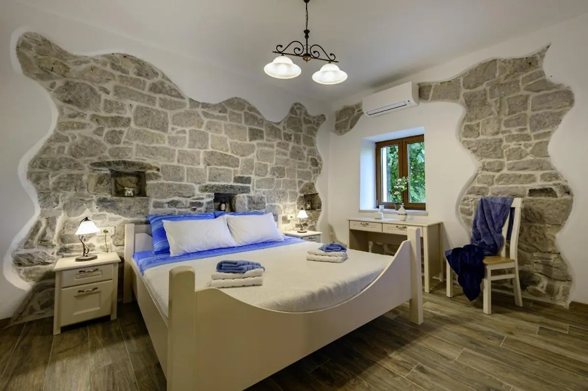 Villa Dajana In Zajci - Haus Fuer 8-10 Personen Potpican